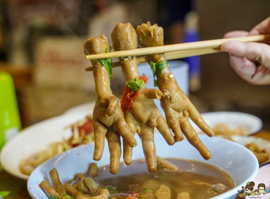 送噹夜市餐廳 泰國美食 涼拌青木瓜 正宗 道地 酸辣 大城老船麵 鹽埕美食