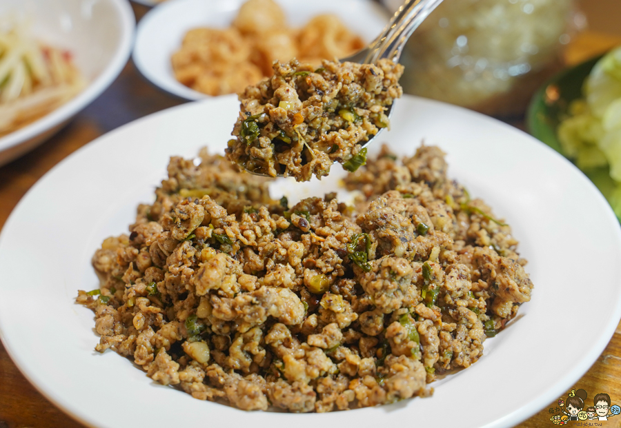 送噹夜市餐廳 泰國美食 涼拌青木瓜 正宗 道地 酸辣 大城老船麵 鹽埕美食