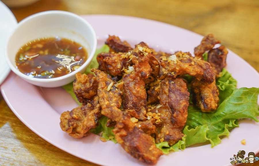 送噹夜市餐廳 泰國美食 涼拌青木瓜 正宗 道地 酸辣 大城老船麵 鹽埕美食