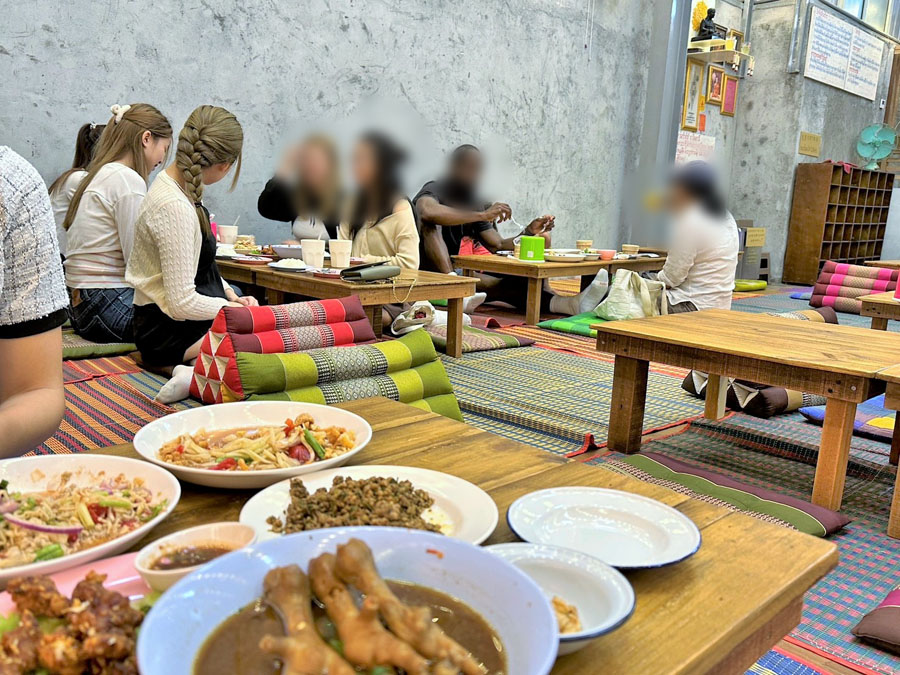 送噹夜市餐廳 泰國美食 涼拌青木瓜 正宗 道地 酸辣 大城老船麵 鹽埕美食