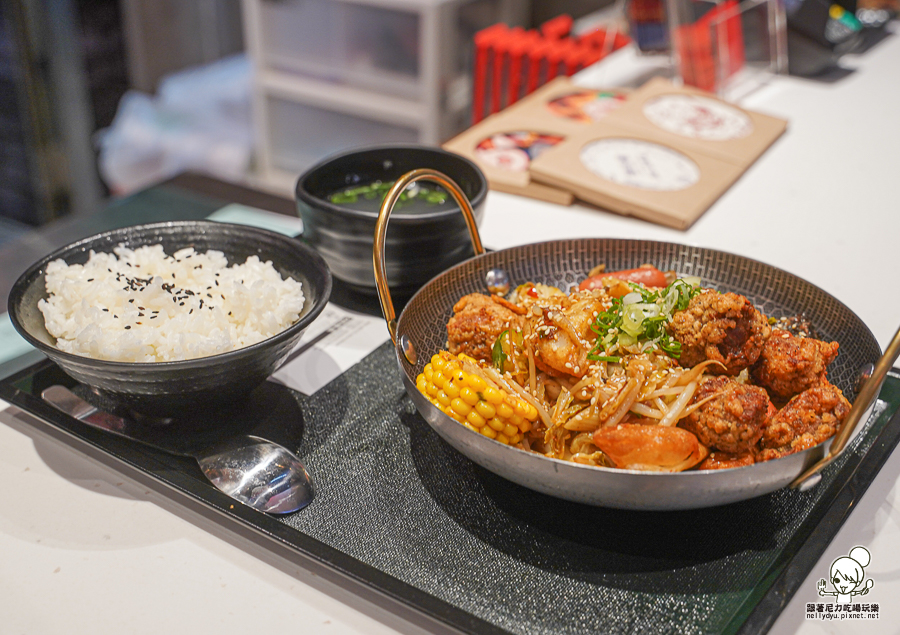 聚椒 乾鍋 推薦 百貨美食 乾鍋推薦 必吃 好吃 香辣 川辣 脆餅 獨門 獨特 特色