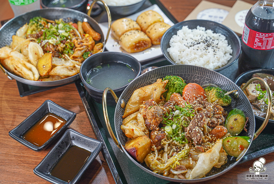 聚椒 乾鍋 推薦 百貨美食 乾鍋推薦 必吃 好吃 香辣 川辣 脆餅 獨門 獨特 特色