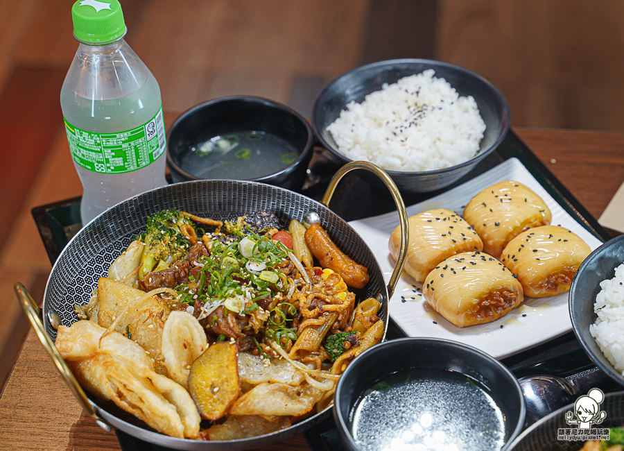 聚椒 乾鍋 推薦 百貨美食 乾鍋推薦 必吃 好吃 香辣 川辣 脆餅 獨門 獨特 特色