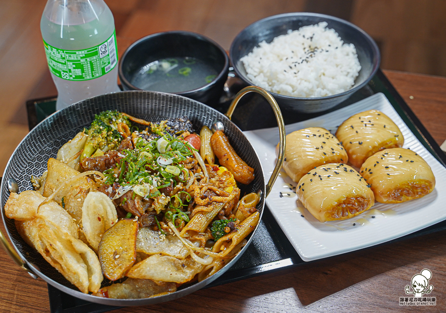 聚椒 乾鍋 推薦 百貨美食 乾鍋推薦 必吃 好吃 香辣 川辣 脆餅 獨門 獨特 特色