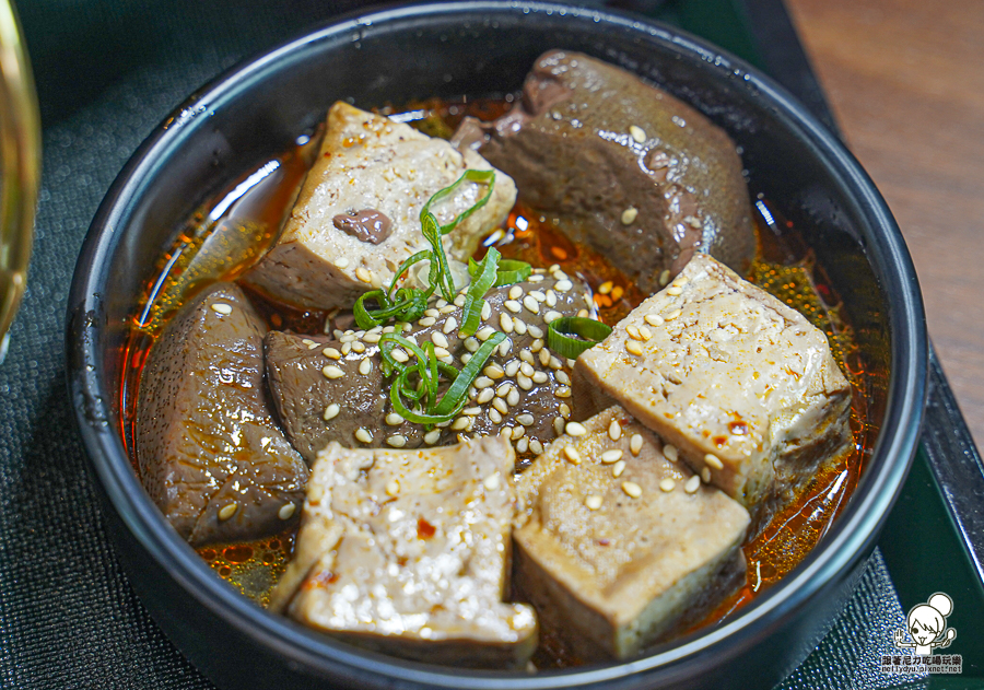 聚椒 乾鍋 推薦 百貨美食 乾鍋推薦 必吃 好吃 香辣 川辣 脆餅 獨門 獨特 特色