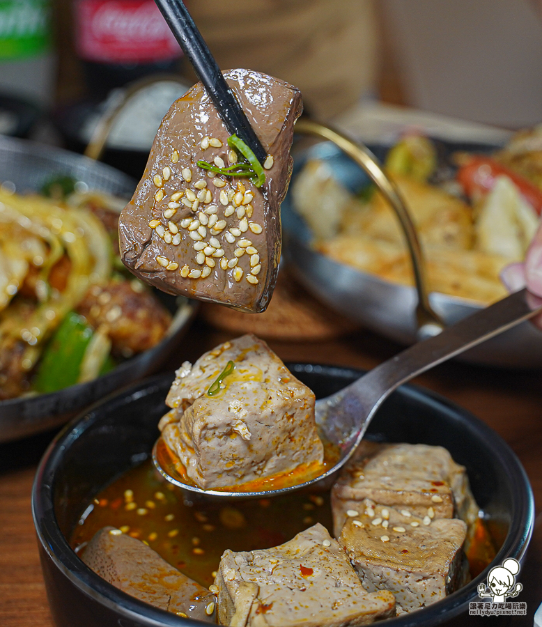 聚椒 乾鍋 推薦 百貨美食 乾鍋推薦 必吃 好吃 香辣 川辣 脆餅 獨門 獨特 特色