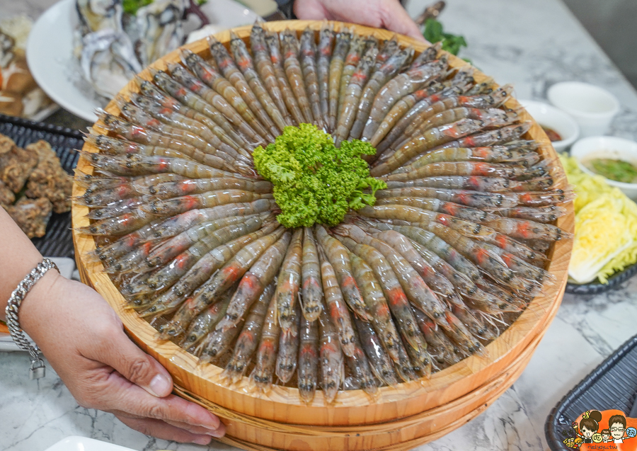 灑椒 高雄美食 高雄鍋物 慶生 聚餐 聚會 火鍋 鴛鴦鍋 好吃 肉肉盤 壽星送 免費吃 