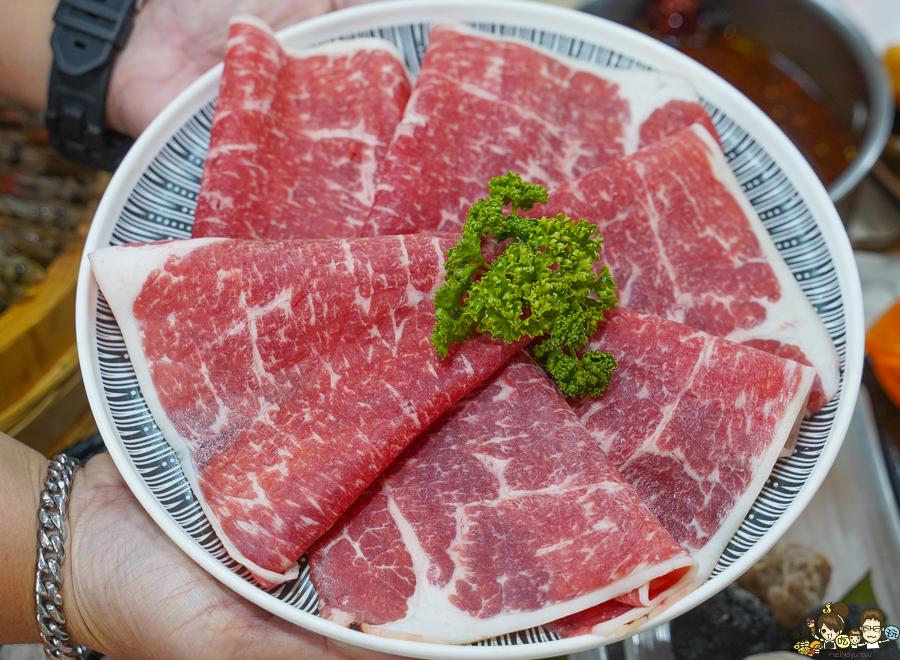 灑椒 高雄美食 高雄鍋物 慶生 聚餐 聚會 火鍋 鴛鴦鍋 好吃 肉肉盤 壽星送 免費吃 