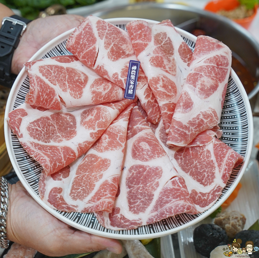 灑椒 高雄美食 高雄鍋物 慶生 聚餐 聚會 火鍋 鴛鴦鍋 好吃 肉肉盤 壽星送 免費吃 