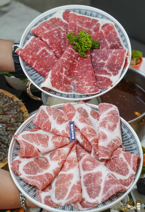 灑椒 高雄美食 高雄鍋物 慶生 聚餐 聚會 火鍋 鴛鴦鍋 好吃 肉肉盤 壽星送 免費吃 