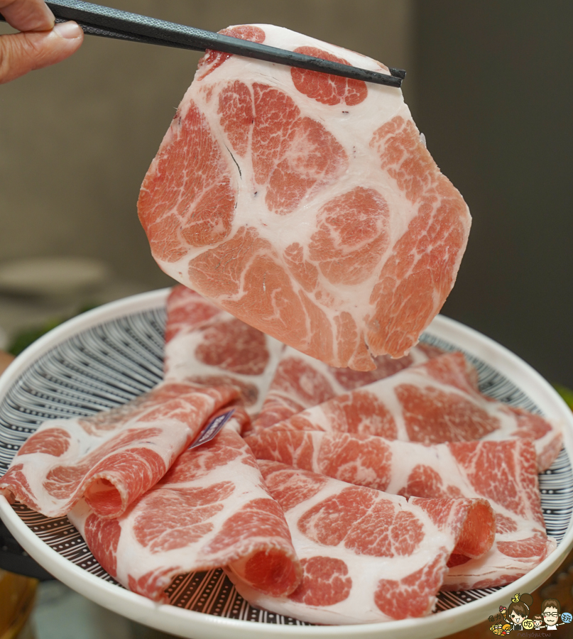 灑椒 高雄美食 高雄鍋物 慶生 聚餐 聚會 火鍋 鴛鴦鍋 好吃 肉肉盤 壽星送 免費吃 