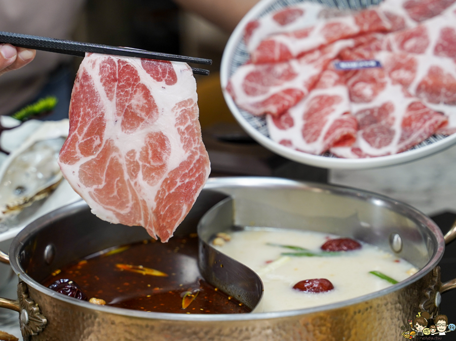 灑椒 高雄美食 高雄鍋物 慶生 聚餐 聚會 火鍋 鴛鴦鍋 好吃 肉肉盤 壽星送 免費吃 