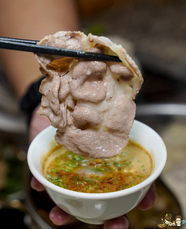 灑椒 高雄美食 高雄鍋物 慶生 聚餐 聚會 火鍋 鴛鴦鍋 好吃 肉肉盤 壽星送 免費吃 