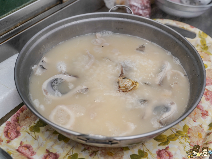 欣漁翁海產粥 高雄美食 熱河美食 高醫美食 必吃 海產粥 飯湯 新鮮 好吃 大份量 阿嬤怕你餓