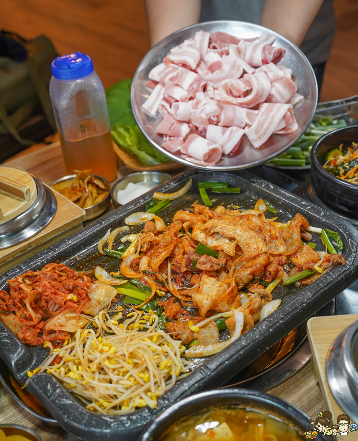 韓式烤肉 韓式料理 水刺床 烤肉 拌飯 小菜免費吃 韓式小菜 聚餐 聚會 文山特區 美術館 高雄美食