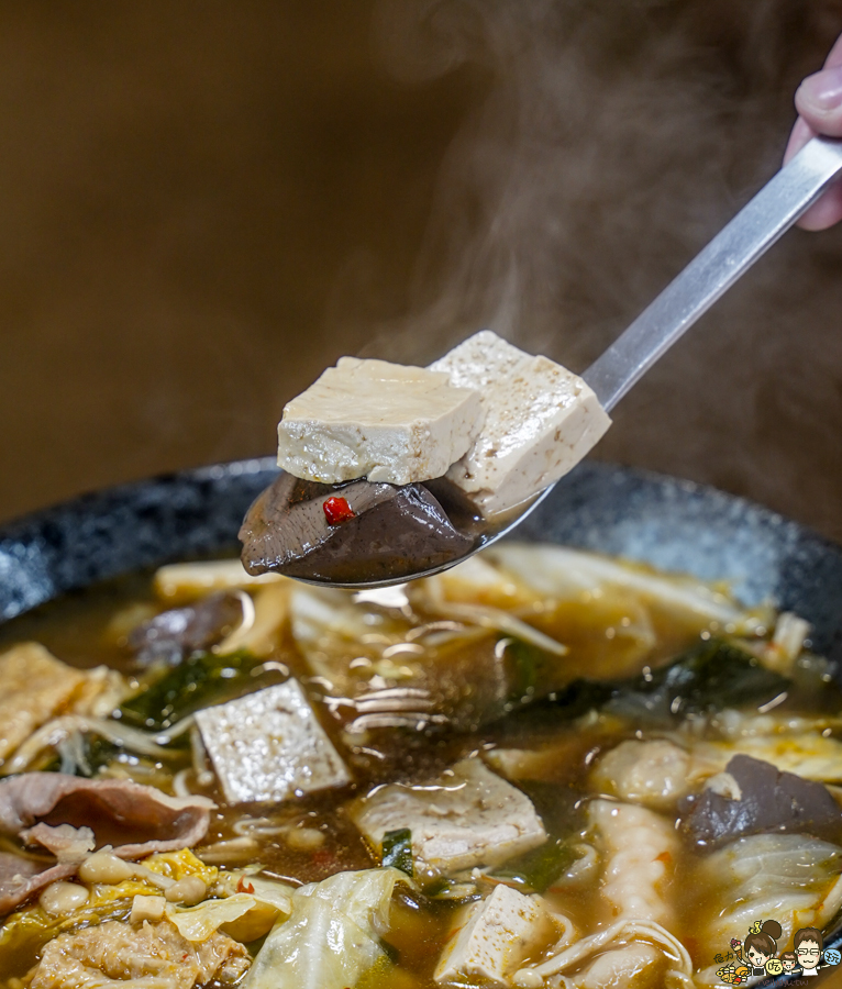 鮮鹽堂鹽水雞 川蜀門小火鍋 高雄美食 推薦必吃 好吃 爽口 店內