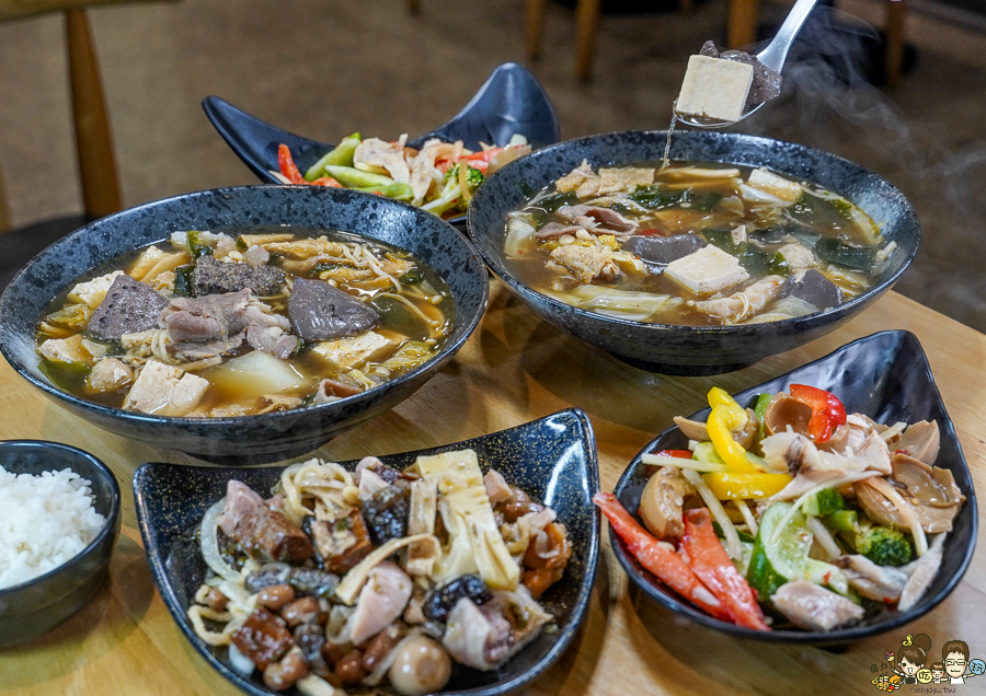 鮮鹽堂鹽水雞 川蜀門小火鍋 高雄美食 推薦必吃 好吃 爽口 店內