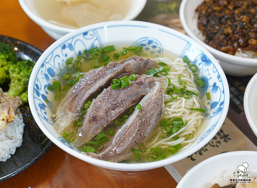 臺灣麵雞飯 牛肉麵 牛肉拌麵 雞飯 台灣雞飯 肉燥飯 免費湯品