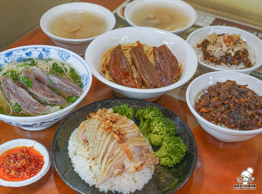 臺灣麵雞飯 牛肉麵 牛肉拌麵 雞飯 台灣雞飯 肉燥飯 免費湯品