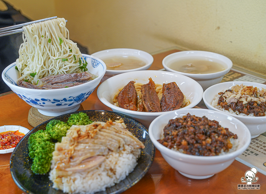 臺灣麵雞飯 牛肉麵 牛肉拌麵 雞飯 台灣雞飯 肉燥飯 免費湯品