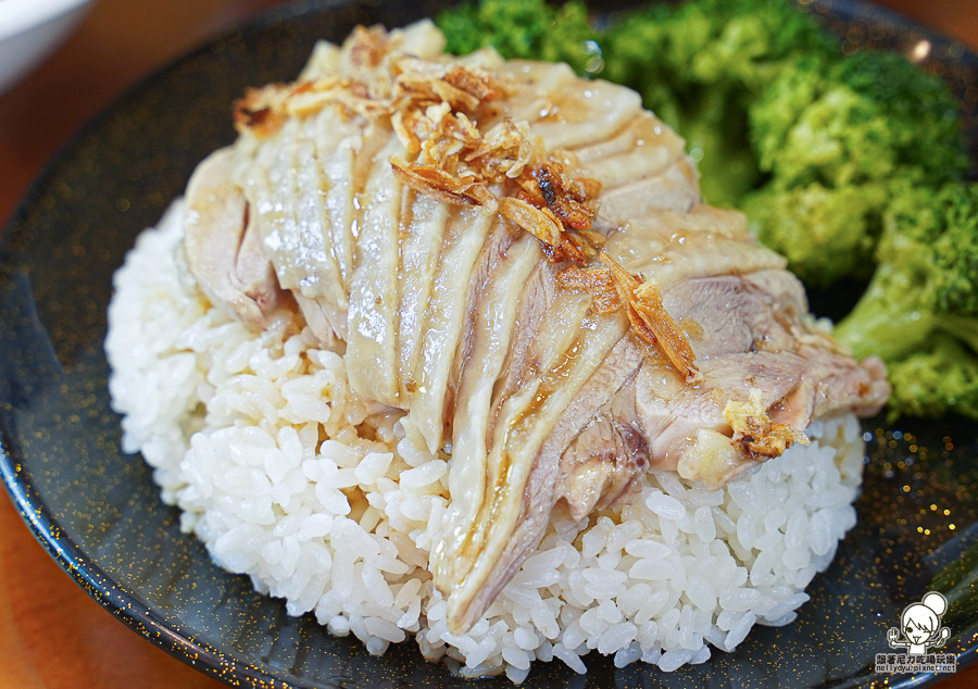 臺灣麵雞飯 牛肉麵 牛肉拌麵 雞飯 台灣雞飯 肉燥飯 免費湯品