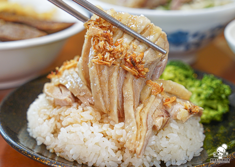 臺灣麵雞飯 牛肉麵 牛肉拌麵 雞飯 台灣雞飯 肉燥飯 免費湯品