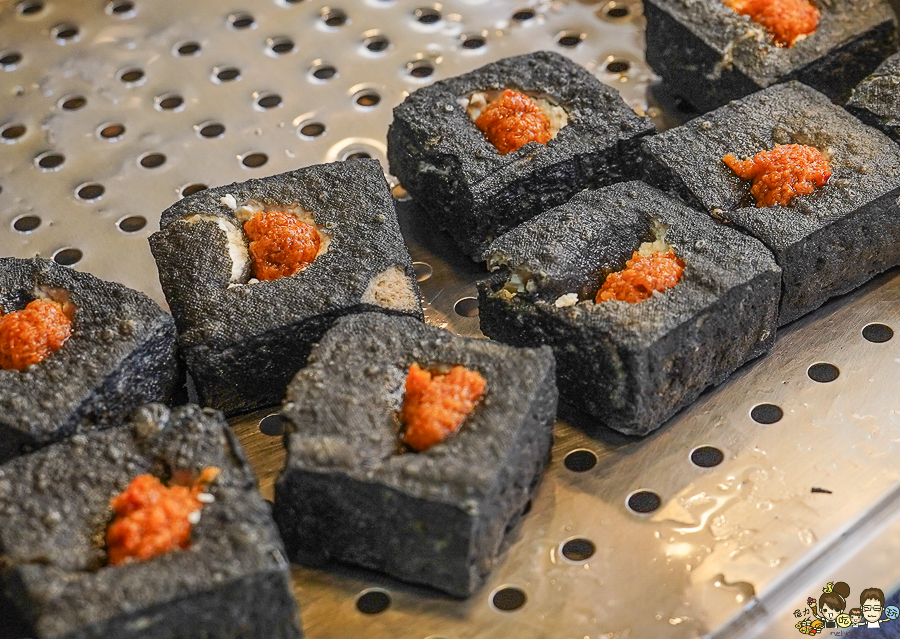 長沙臭豆腐 高雄 臭豆腐 夜市美食 必吃 排隊 獨家 獨門 特色 黑色臭豆腐 夜市必吃 高雄首間