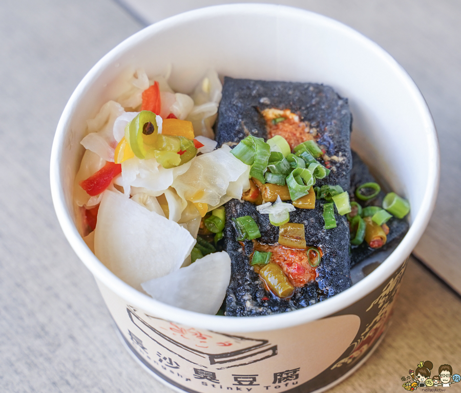 長沙臭豆腐 高雄 臭豆腐 夜市美食 必吃 排隊 獨家 獨門 特色 黑色臭豆腐 夜市必吃 高雄首間