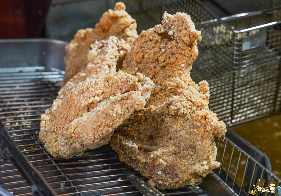 高雄香雞排 鹹酥雞 在地美食 蘋果鹹酥雞 興中夜市 夜市美食 必吃 每天都有 文橫夜市