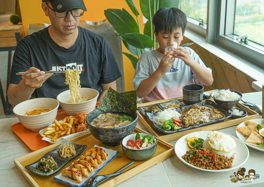 車站美食 左營車站 新開幕 必吃 親子 攀岩 一站式 旅遊 吃喝玩樂