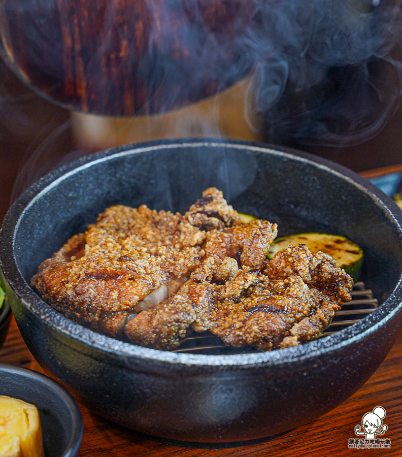 小歐圓 炭烤漢堡肉 炭烤雞腿排 炭燒 煙燻 獨門 苓雅市場 餐館 小餐廳 定食