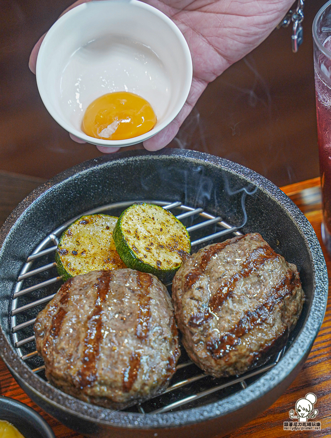 小歐圓 炭烤漢堡肉 炭烤雞腿排 炭燒 煙燻 獨門 苓雅市場 餐館 小餐廳 定食