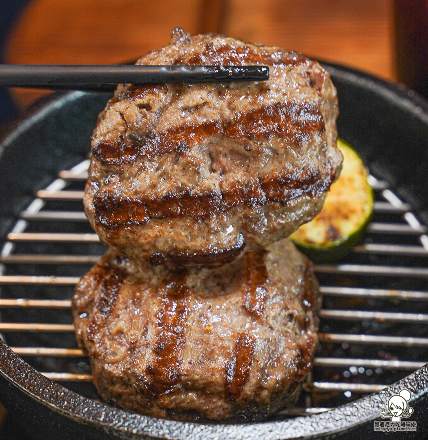 小歐圓 炭烤漢堡肉 炭烤雞腿排 炭燒 煙燻 獨門 苓雅市場 餐館 小餐廳 定食