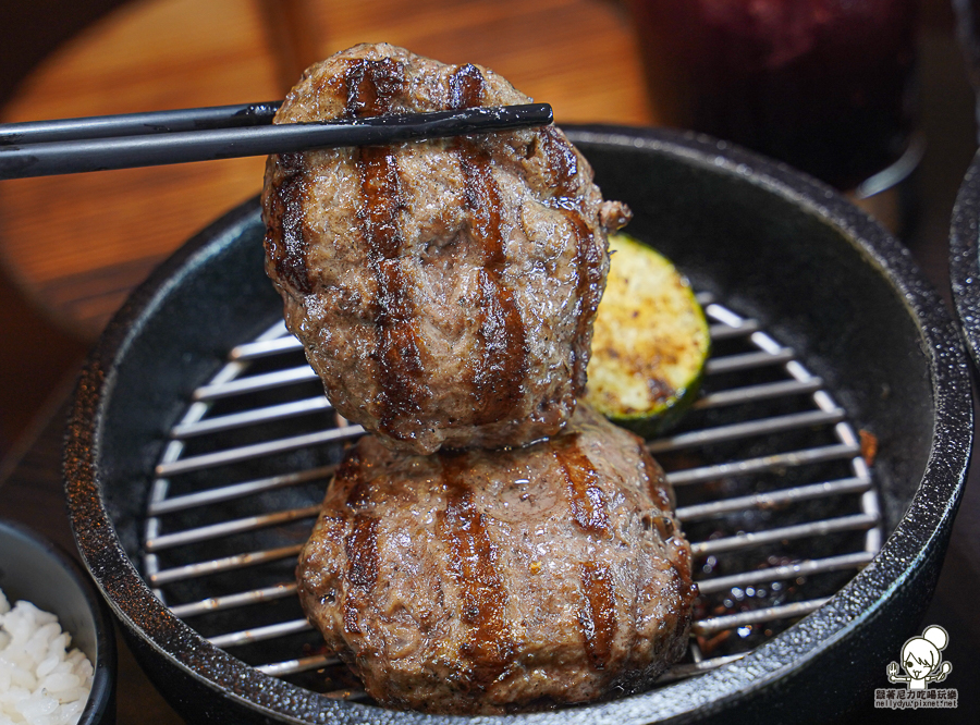 小歐圓 炭烤漢堡肉 炭烤雞腿排 炭燒 煙燻 獨門 苓雅市場 餐館 小餐廳 定食