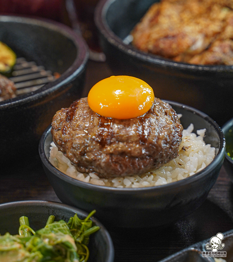 小歐圓 炭烤漢堡肉 炭烤雞腿排 炭燒 煙燻 獨門 苓雅市場 餐館 小餐廳 定食