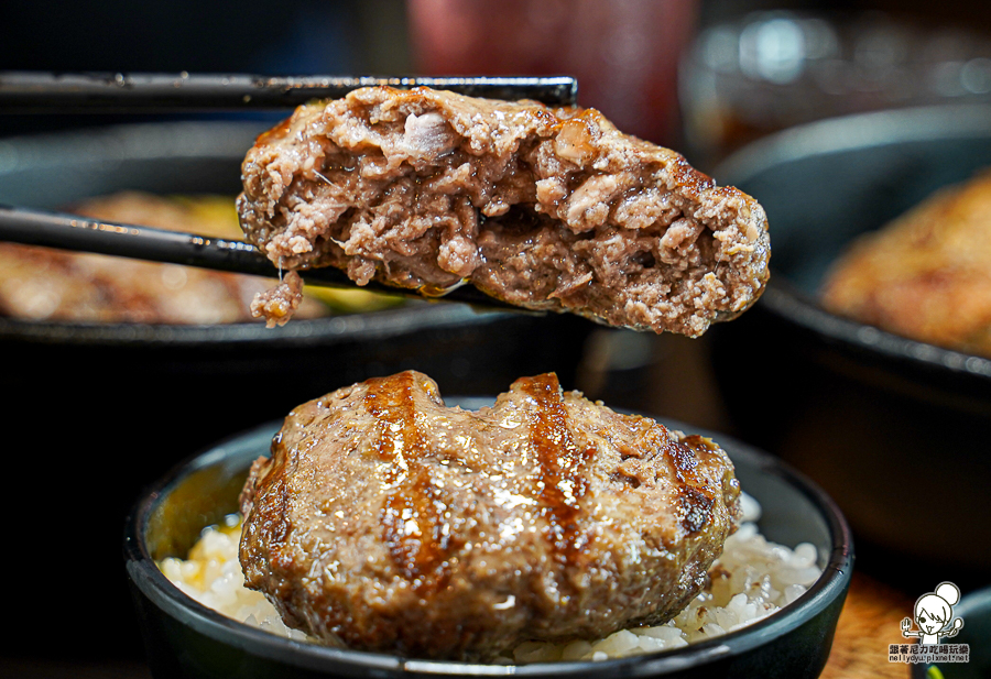 小歐圓 炭烤漢堡肉 炭烤雞腿排 炭燒 煙燻 獨門 苓雅市場 餐館 小餐廳 定食