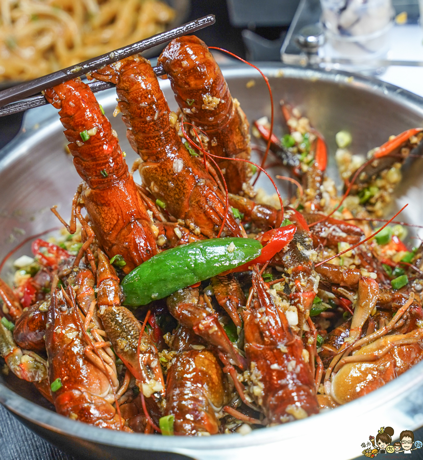 食尚玩家推薦 高雄宵夜 麻辣烤魚 賣烤魚的 招牌 獨門 特色 烤物 聚餐 小酌