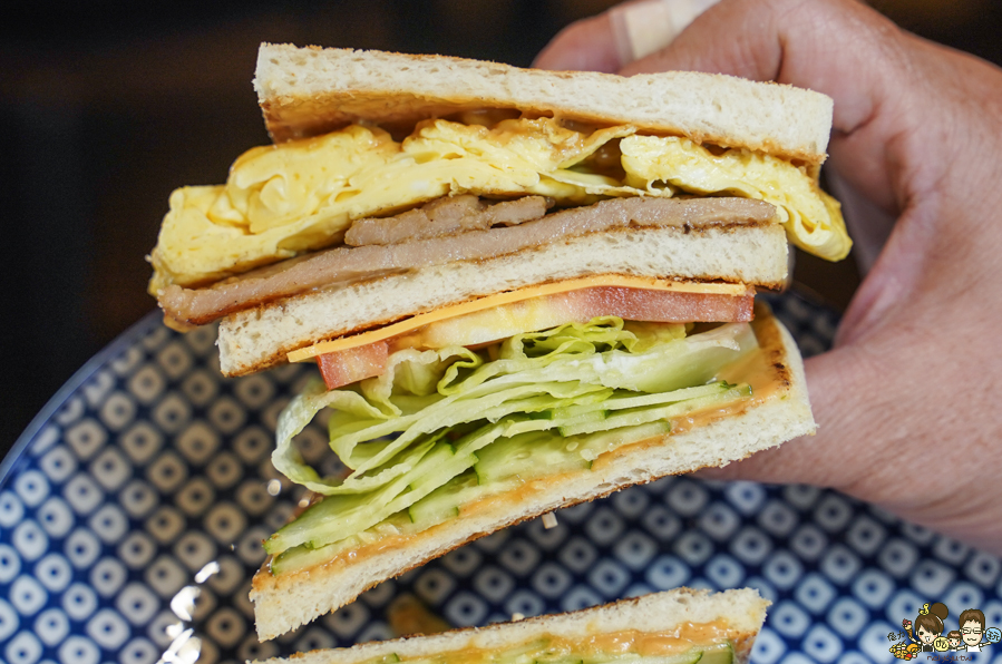 奇奇老闆碳烤三明治 三明治 輕食 鍋燒 麻奶 招牌 巷弄美食 花生醬 吐司 厚片 隱藏版 高雄美食 晚餐宵夜