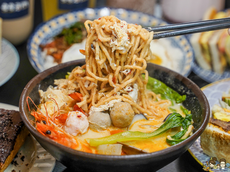 奇奇老闆碳烤三明治 三明治 輕食 鍋燒 麻奶 招牌 巷弄美食 花生醬 吐司 厚片 隱藏版 高雄美食 晚餐宵夜