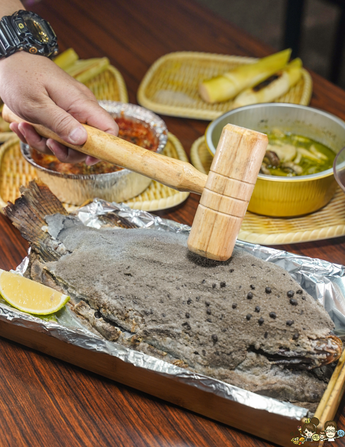 晚餐 宵夜 捷運美食 高雄 烤骨學院 烤魚 化石烤魚 萬聖節 節慶 特製 獨家 烤物 串串