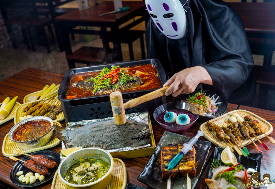 晚餐 宵夜 捷運美食 高雄 烤骨學院 烤魚 化石烤魚 萬聖節 節慶 特製 獨家 烤物 串串