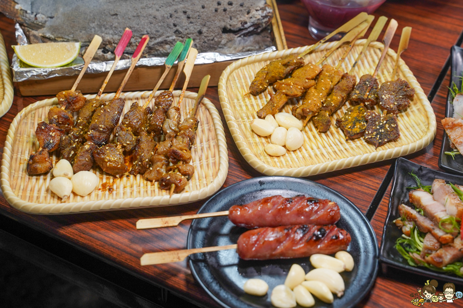 晚餐 宵夜 捷運美食 高雄 烤骨學院 烤魚 化石烤魚 萬聖節 節慶 特製 獨家 烤物 串串