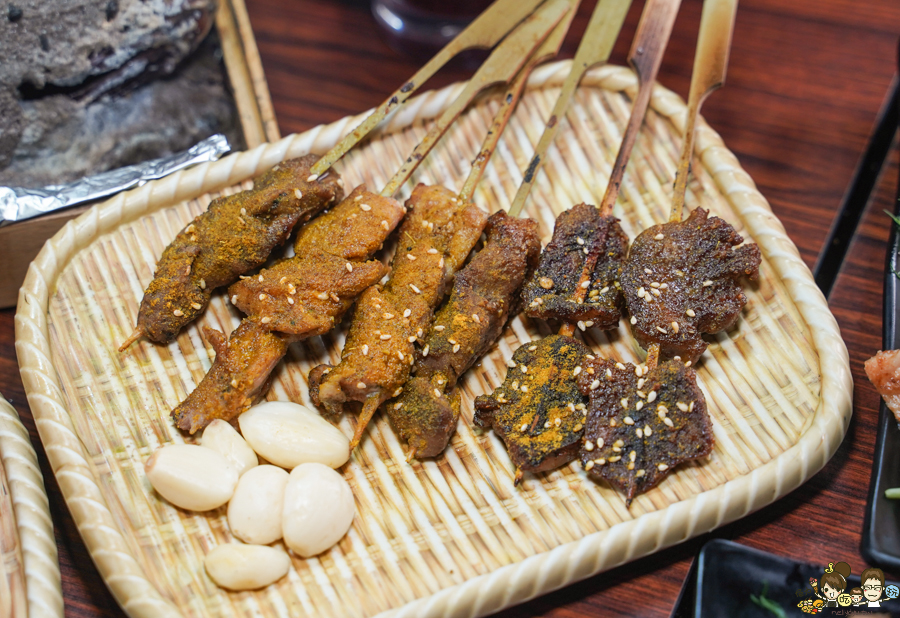 晚餐 宵夜 捷運美食 高雄 烤骨學院 烤魚 化石烤魚 萬聖節 節慶 特製 獨家 烤物 串串