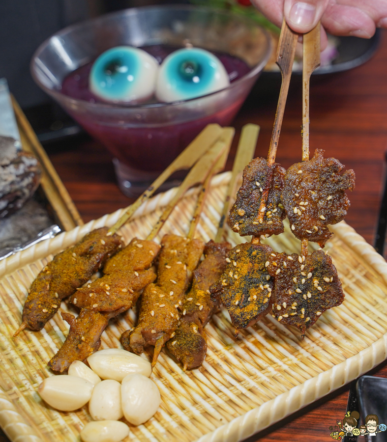 晚餐 宵夜 捷運美食 高雄 烤骨學院 烤魚 化石烤魚 萬聖節 節慶 特製 獨家 烤物 串串