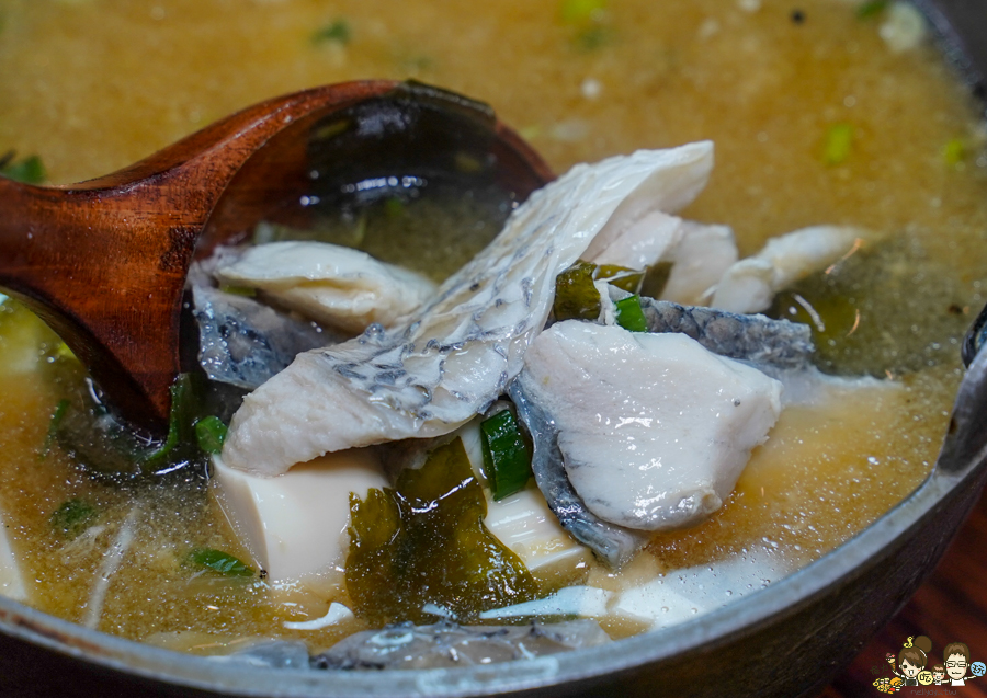 晚餐 宵夜 捷運美食 高雄 烤骨學院 烤魚 化石烤魚 萬聖節 節慶 特製 獨家 烤物 串串