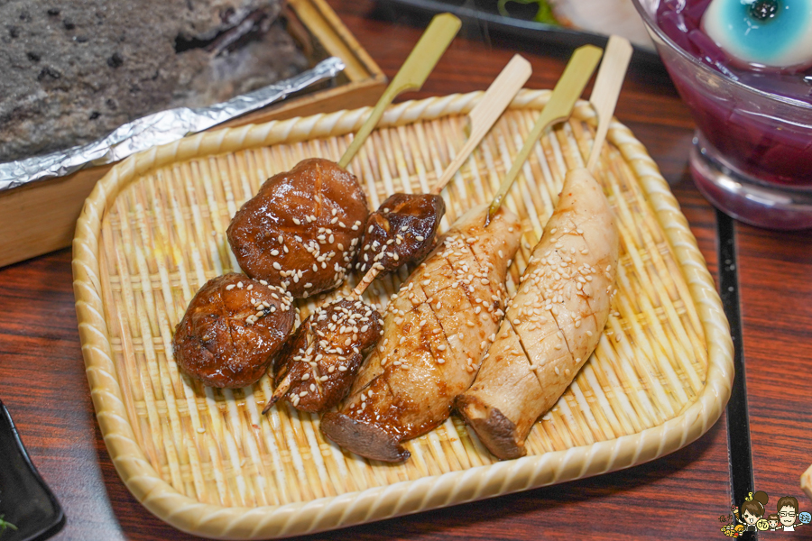 晚餐 宵夜 捷運美食 高雄 烤骨學院 烤魚 化石烤魚 萬聖節 節慶 特製 獨家 烤物 串串