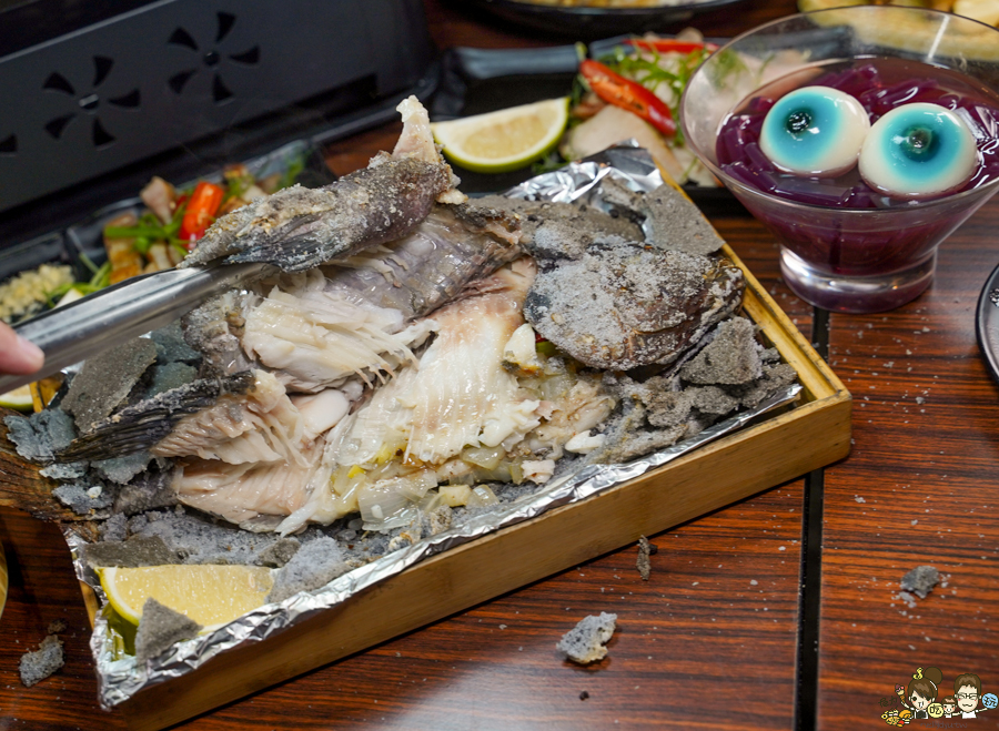 晚餐 宵夜 捷運美食 高雄 烤骨學院 烤魚 化石烤魚 萬聖節 節慶 特製 獨家 烤物 串串