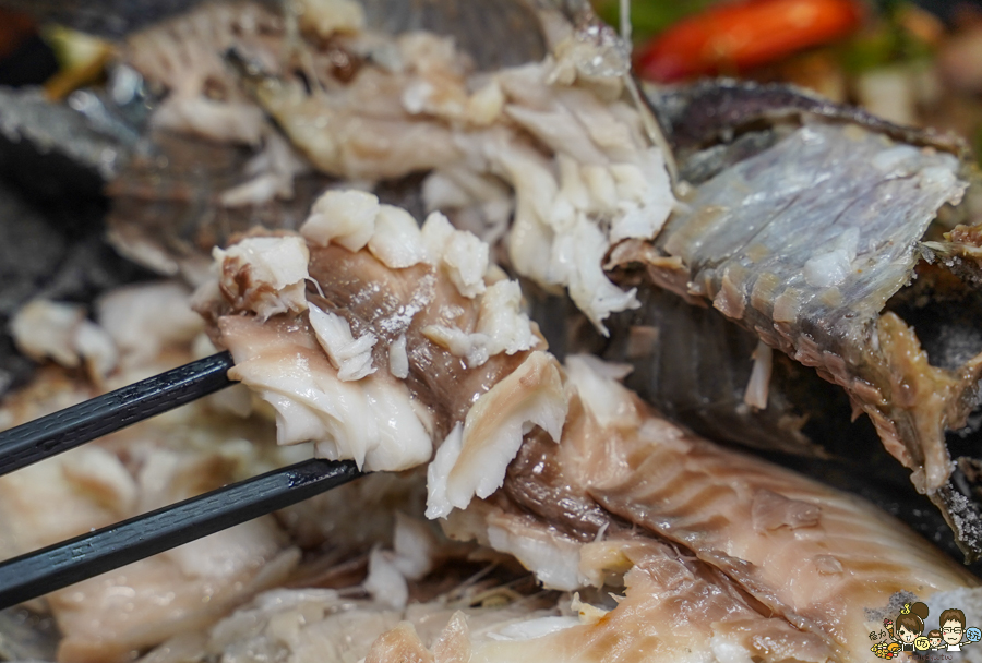 晚餐 宵夜 捷運美食 高雄 烤骨學院 烤魚 化石烤魚 萬聖節 節慶 特製 獨家 烤物 串串