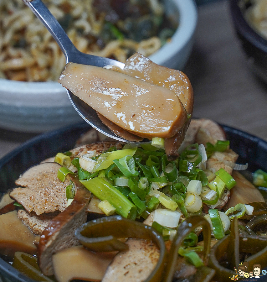 祿賜LUCI 咖哩 拌麵 皮蛋麵 乾麵 乾拌麵 雞湯 雞腿 咖哩 日式 隱藏版 熱河街美食 熱河美食 高醫美食 