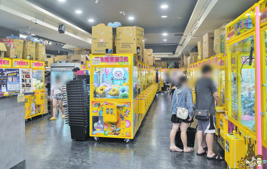 高雄親子樂園 小綿羊親子樂園 自強旗艦店 夾娃娃 選品店 選物店 公仔 盲盒 拉布布 玩偶 零食 美食 旅遊